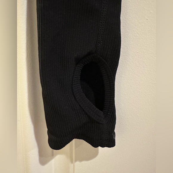 HALARA Black Ribbed Long Sleeve Crop Top Size Medium - Picture 3 of 7